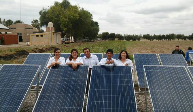 Uñac prometió financiar los paneles fotovoltaicos ya colocados en Fecoagro Uñac prometió financiar los paneles fotovoltaicos ya colocados en Fecoagro