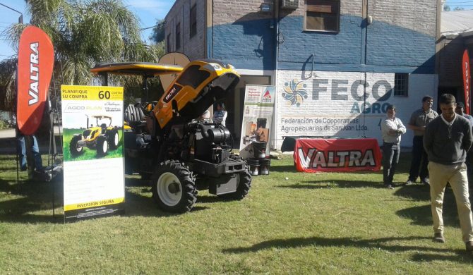 Valtra presentó tractores en Fecoagro Valtra presentó tractores en Fecoagro