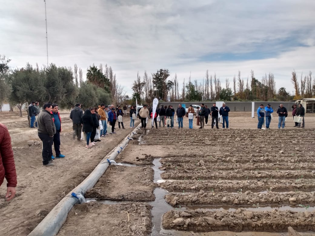 Día de campo en Fecoagro, charla sobre riego con mangas y nutrición de cultivos