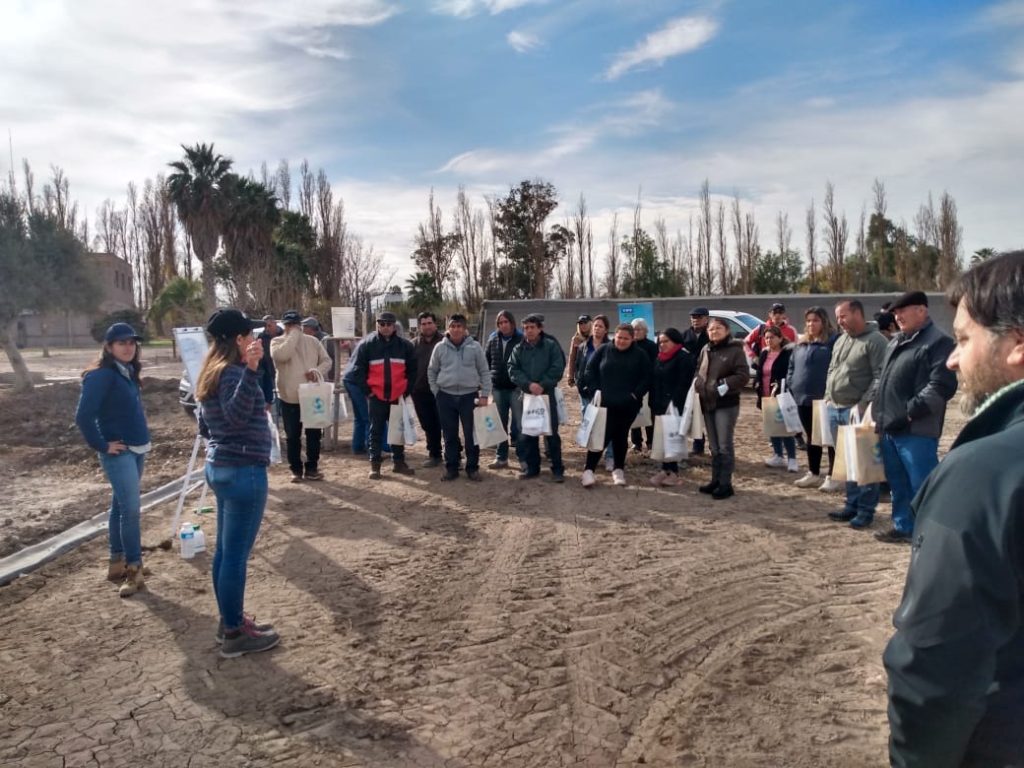 Día de campo en Fecoagro, charla sobre riego con mangas y nutrición de cultivos